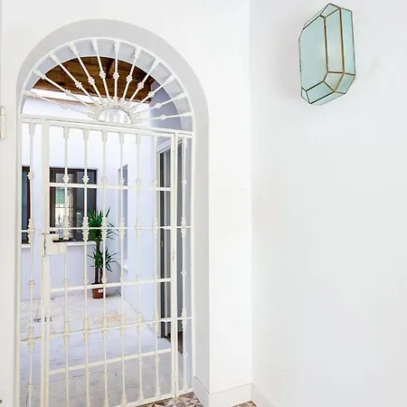 Stunning Apartment In Central Sevilla Buitenkant foto
